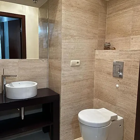 Luxury Close To The Royal Bath Park And The Center Apartmán